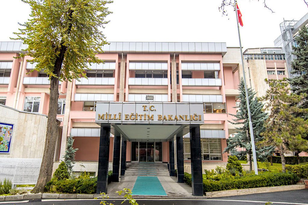 Milli Eğitim Bakanlığı 14 Sözleşmeli Bilişim Personeli Alımı Başvuruları Başladı