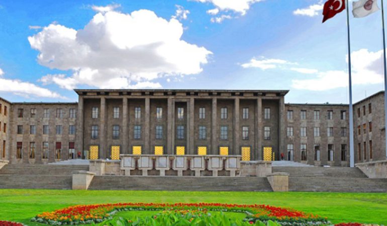 Türkiye Büyük Millet Meclisi 5 Personel Alımı Yapıyor (200 Bin TL Maaş İmkanı)